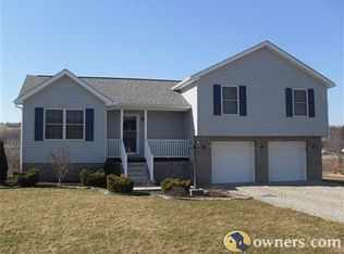 301 Terrence Dr, Connellsville, PA 15425