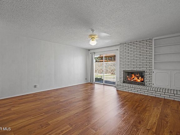 3rd image of 3704 Roslyn Dr