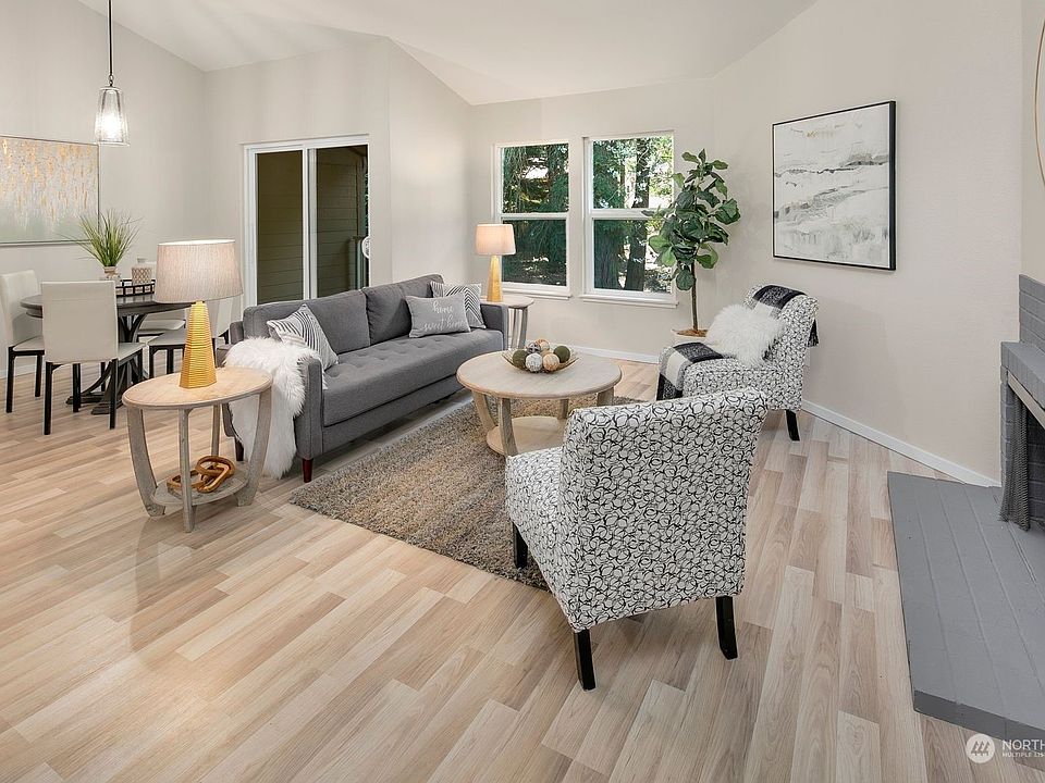 Beautiful Open living space with high ceilings>