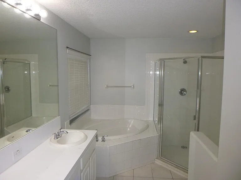 19146 Cypress Green Dr — Photo 17