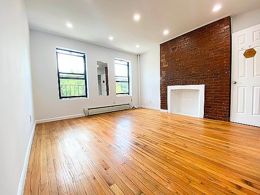 1st image of 442 E 9th St #2