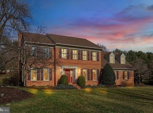 108 Foxfire Ln, Lewisberry, PA 17339