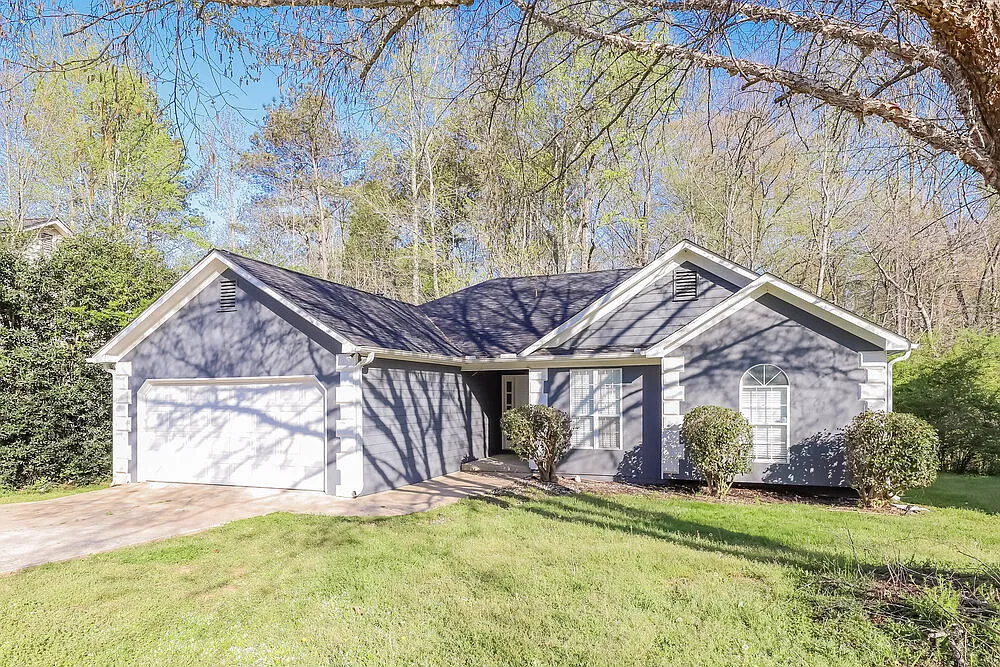 3 bed, 2.0 bath, 1421 sqft, $2,940 — Photo 3