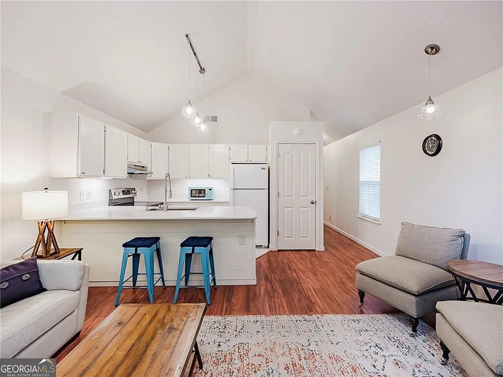 2 bed, 2.0 bath, 816 sqft, $2,495 — Photo 4