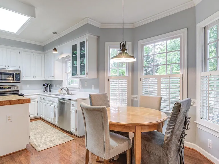 207 Custer Trl — Photo 8