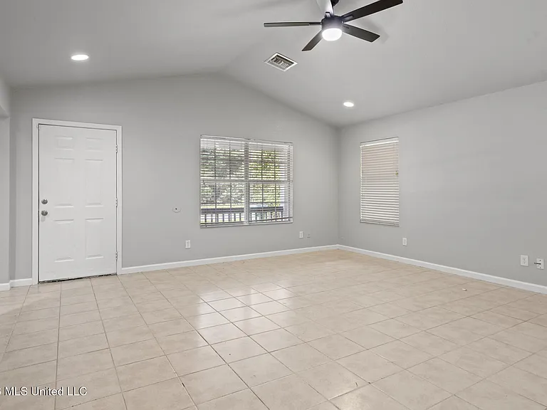 6234 W Lamar St — Photo 7