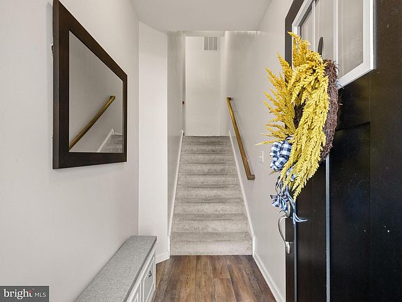3rd image of 350 Dawson Pl