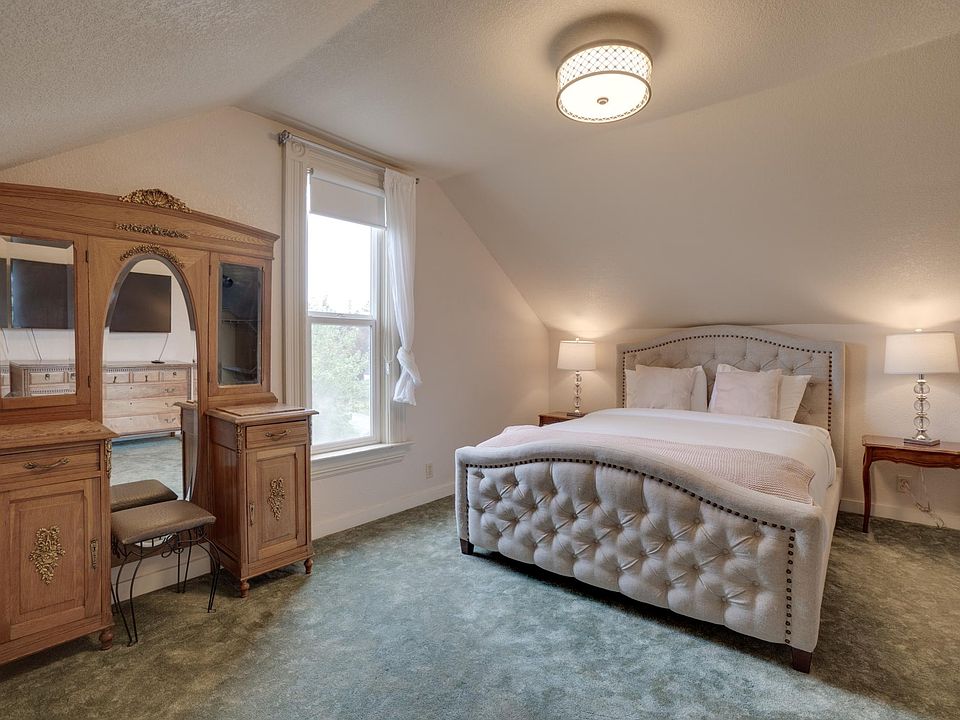 Upstairs Bedroom