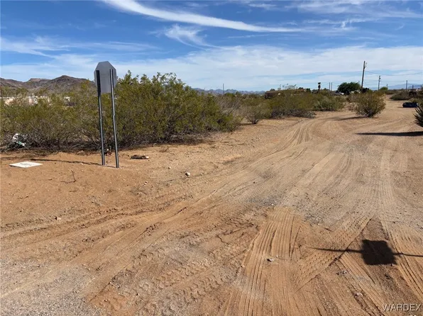 0 S Hunt Rd, Golden Valley, AZ 86413