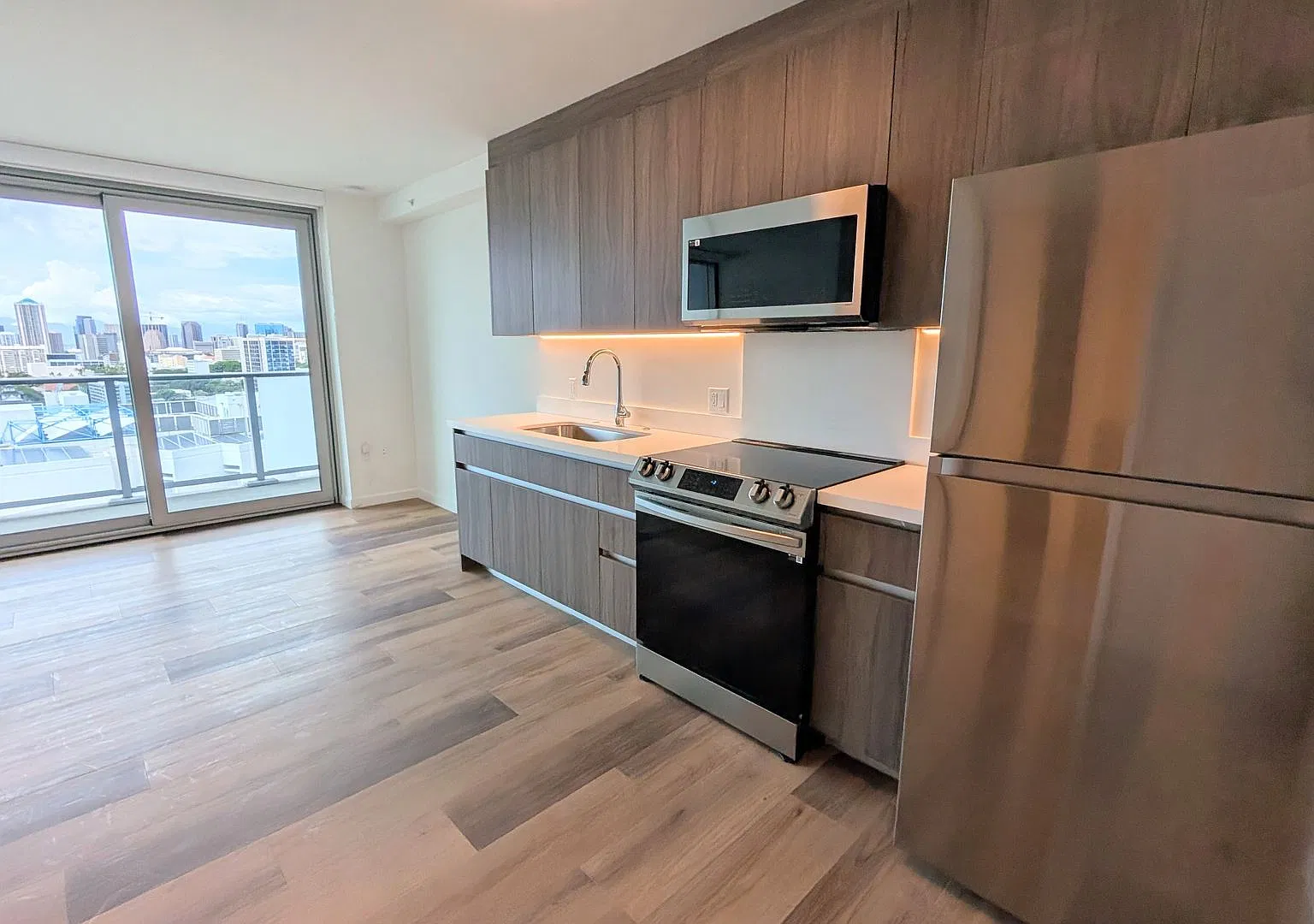 The Park on Keeaumoku brand new studio apartment — Photo 1