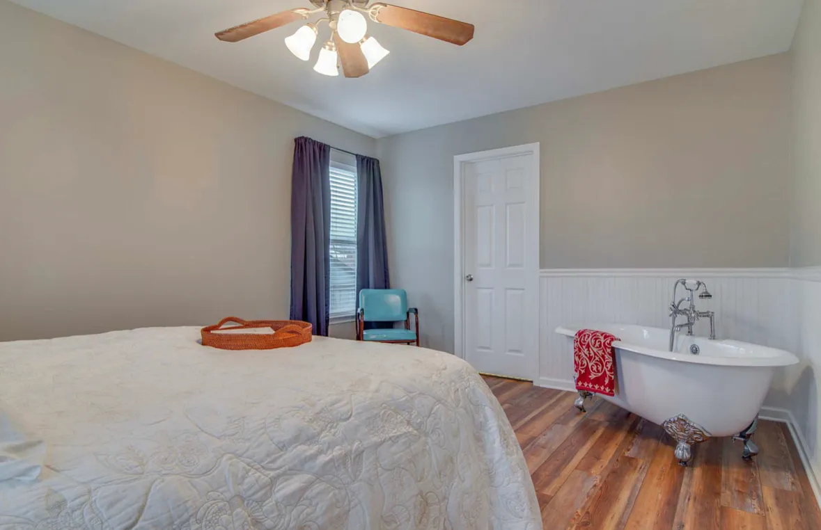 3 bed, 2.5 bath, 1368 sqft, $2,300 — Photo 4