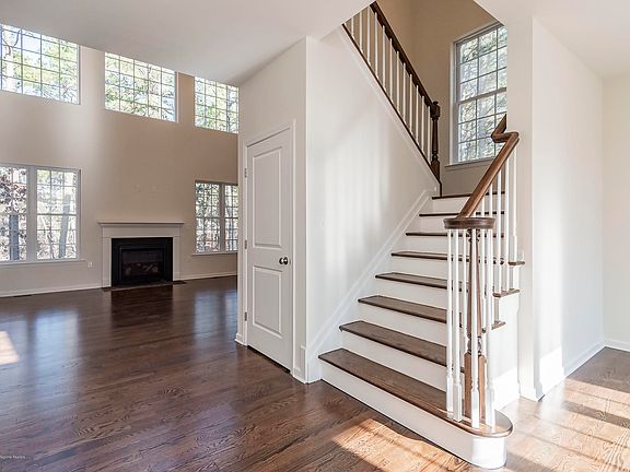 4th image of 933 Englemere Blvd