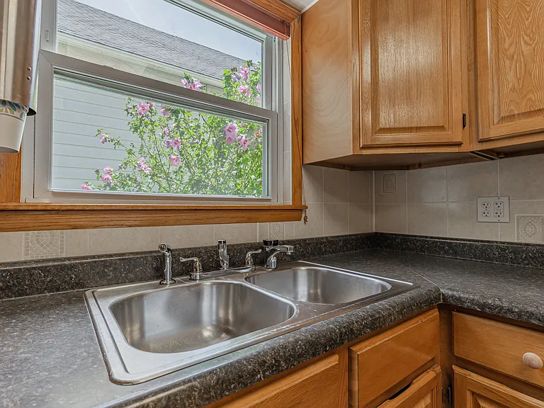 80 E Newport St — Photo 9