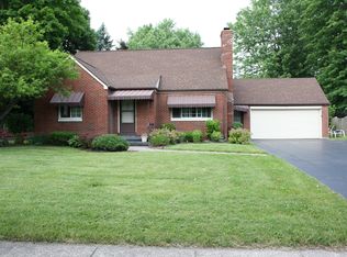 154 Cadman Dr, Williamsville, NY 14221