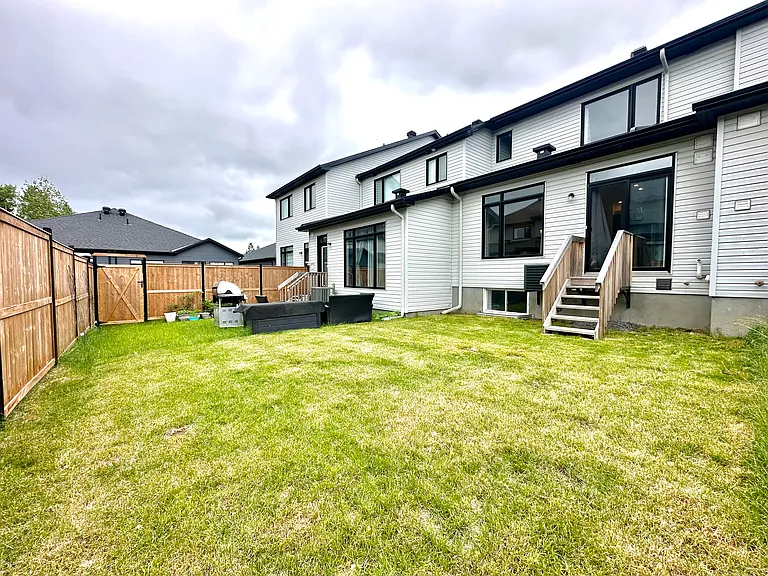 Broadridge Cres — Photo 14