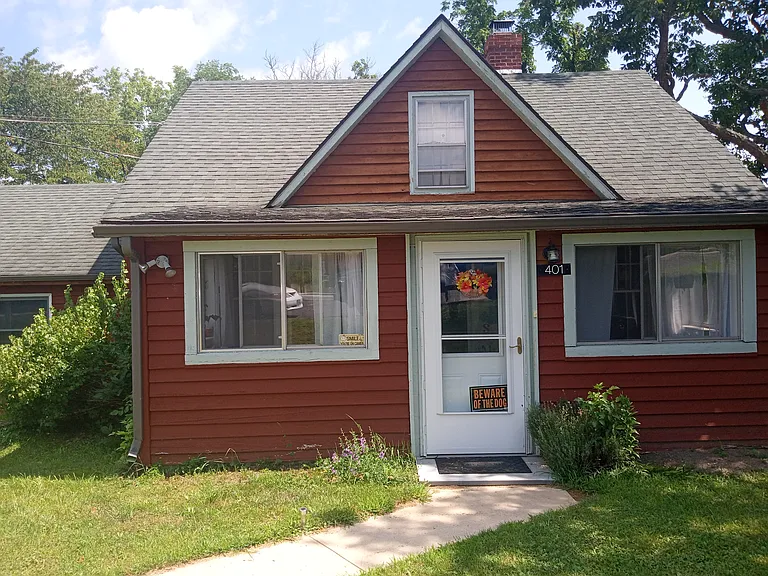 401 E Main St — Photo 1