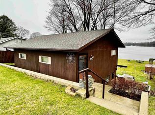 9242 Steinbarger Lake Dr, Wawaka, IN 46794