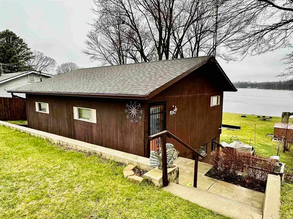 9242 Steinbarger Lake Dr, Wawaka, IN 46794