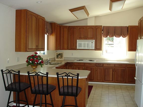 4th image of 1131 E Treasure Island Dr