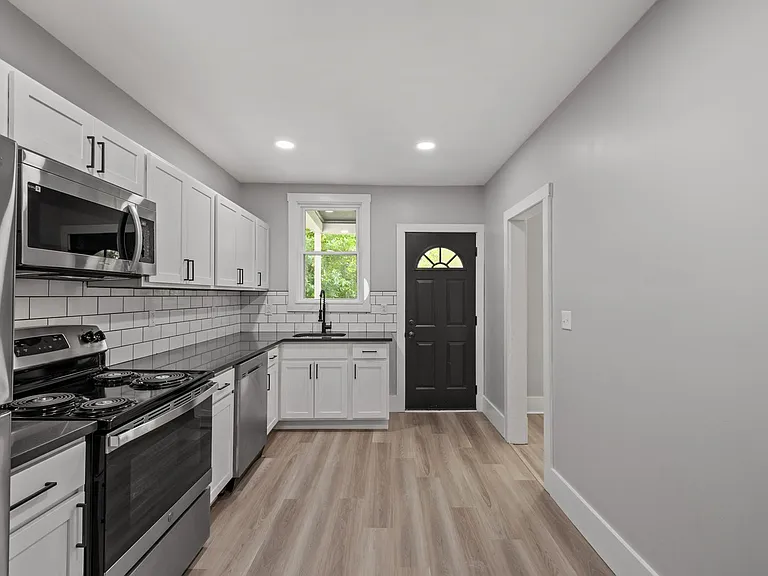 109 W Cherryhill St — Photo 12