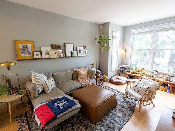 4th image of 2043 W Moffat St #1