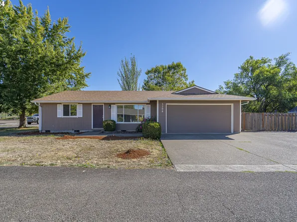 3208 E Crestview Dr, Newberg, OR 97132