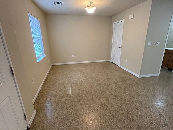 3rd image of 710 W Warren St