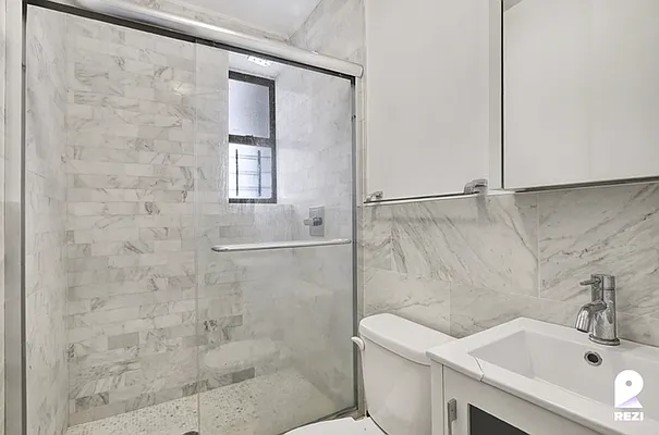 Rented by REZI | media 10