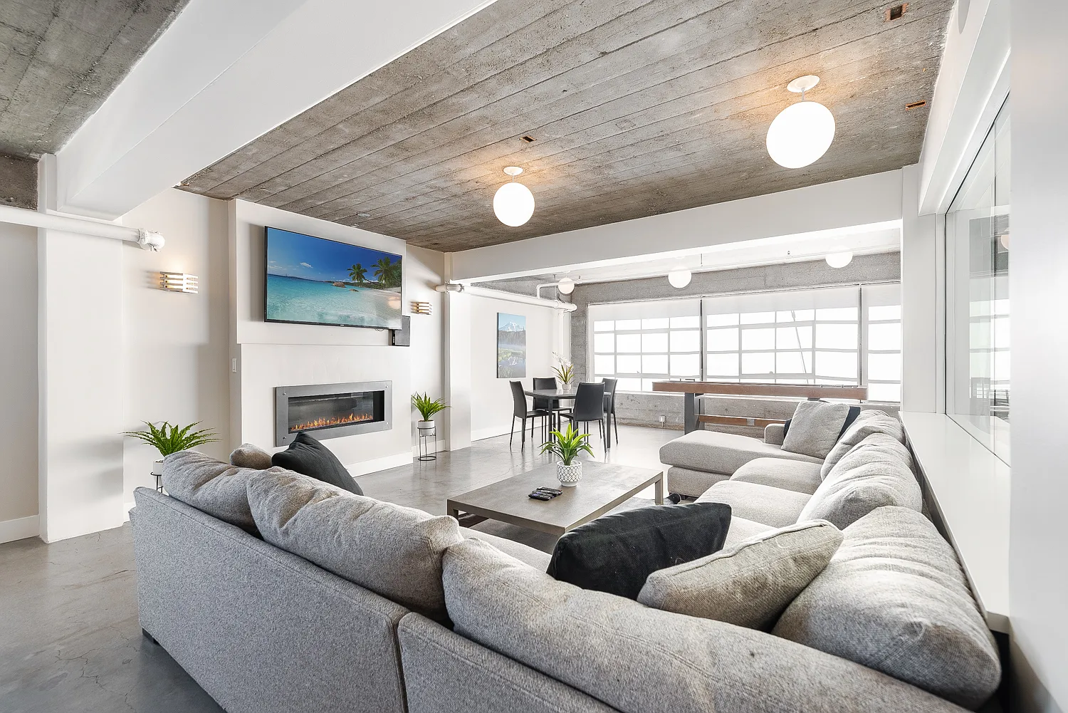 Penthouse — Photo 1