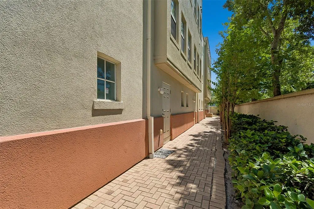 2 bed, 2.5 bath, 1930 sqft, $3,000 — Photo 4