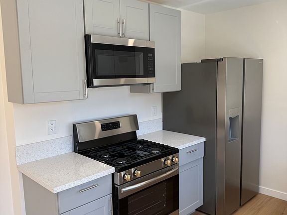 5th image of 11307 Miranda St #1