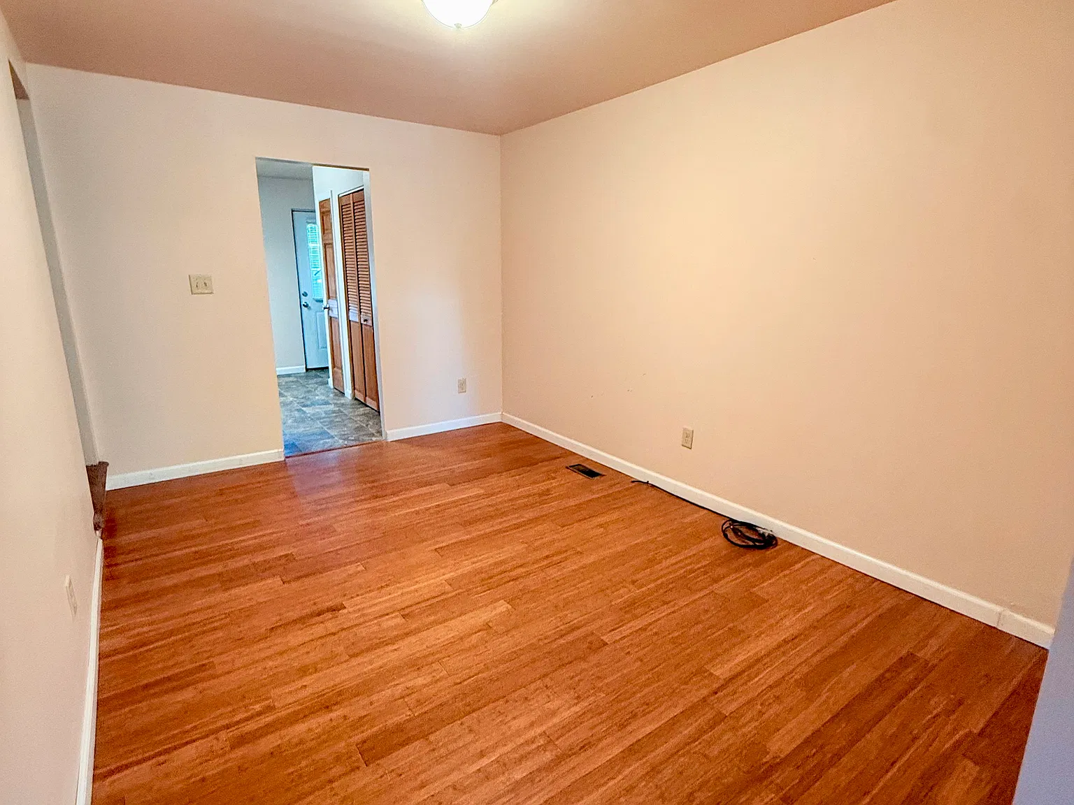 3 bed, 1176 sqft, $1,900 — Photo 4