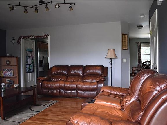 3rd image of 206 Jeffrey Ln