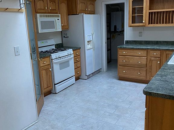 5th image of 431 NE McWilliams Ct