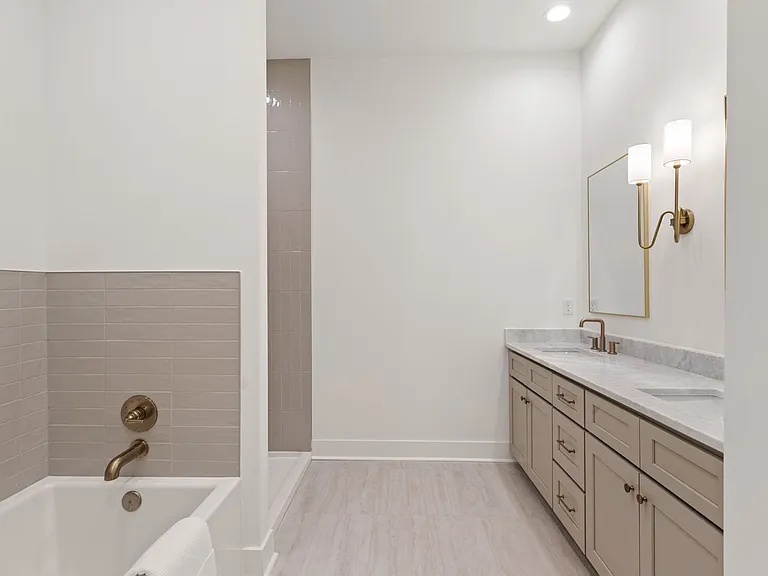 805 Broyles St #100 — Photo 5