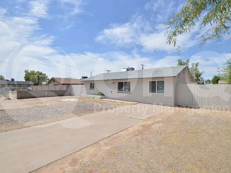 4044 W Burgess Ln — Photo 2