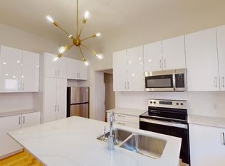46 Maclaren St #3, Ottawa, ON K2P 0K4