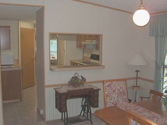 Pass-thru to kitchen