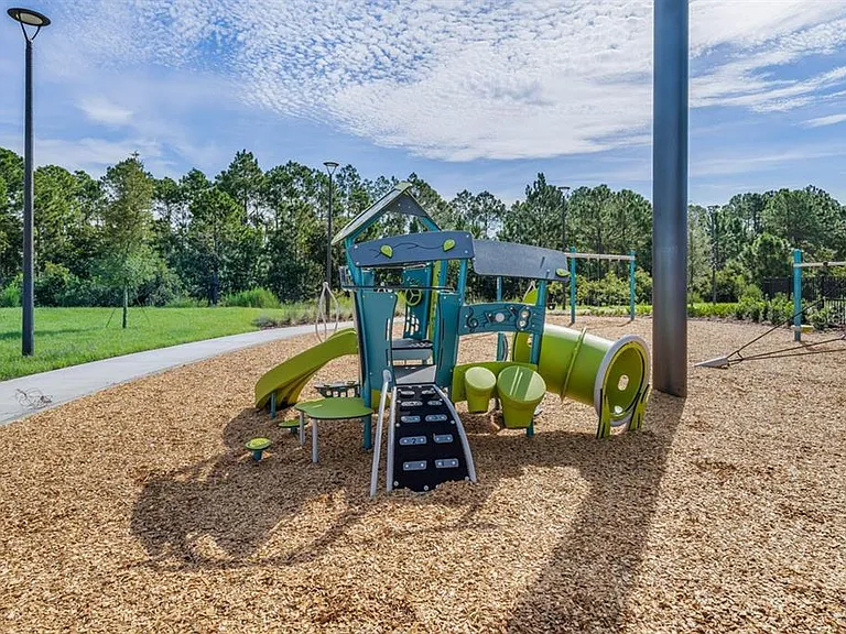 2927 Hammock Cir — Photo 13