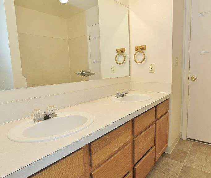 551 N Moffatt Ave #9 — Photo 15