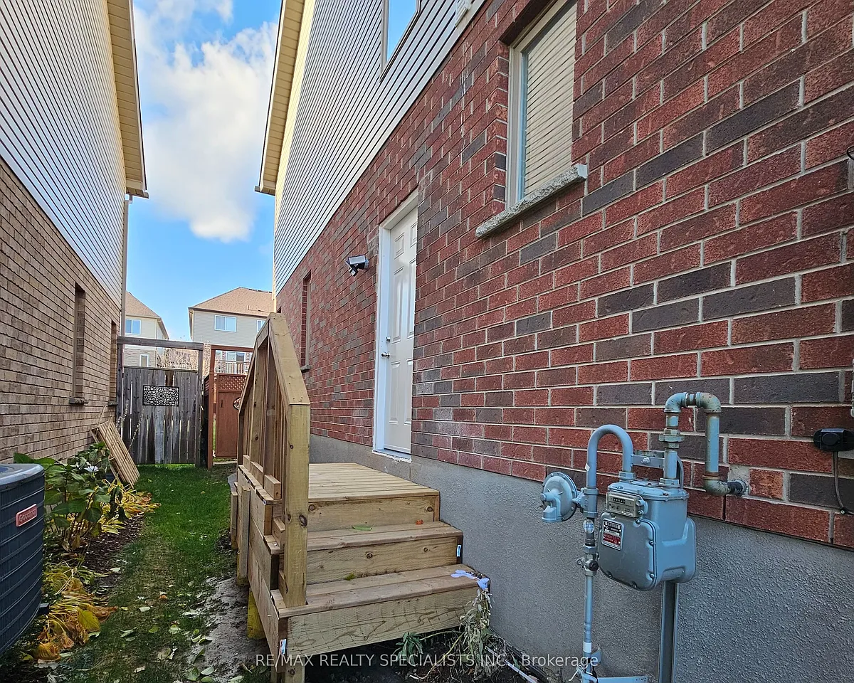Building Photo - 42 Acker St #LOWER
