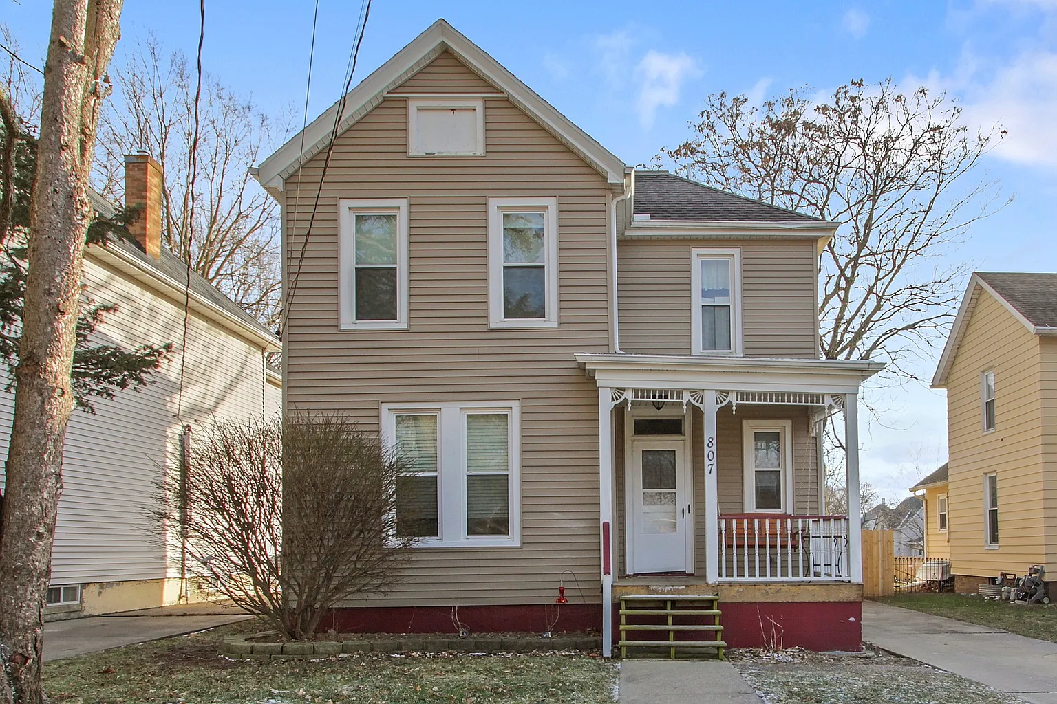 807 E Bell St photo 1