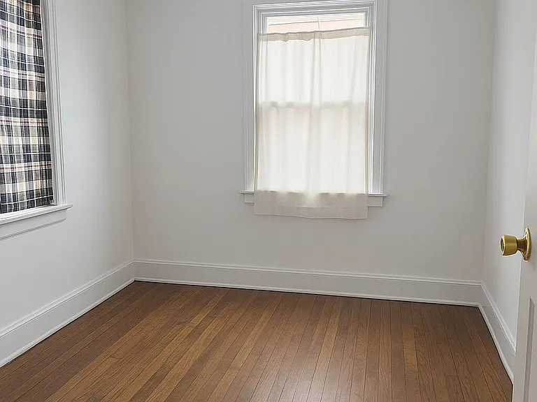 64 Montrose Ave — Photo 8