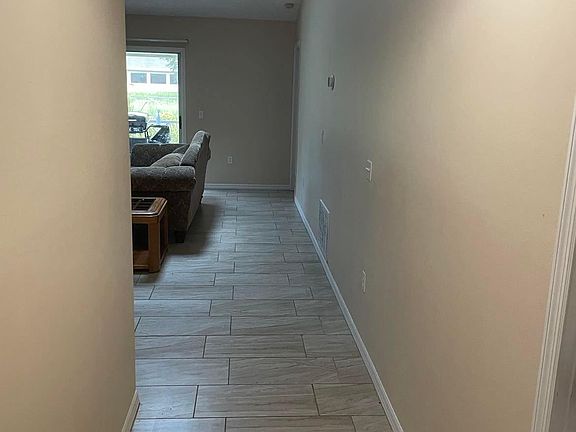 3rd image of 2703 Diane Ave SE