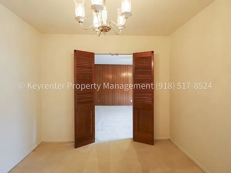 6828 E 47th St S — Photo 16