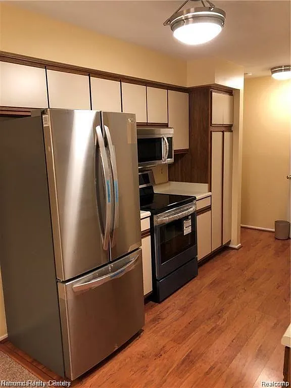 2 bed, 1.5 bath, 1337 sqft, $1,800 — Photo 3