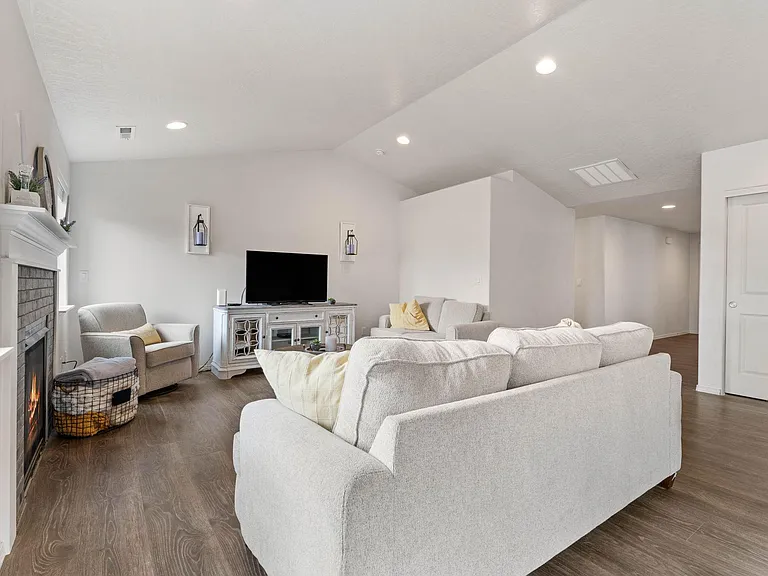 7913 W 55th Ave — Photo 3