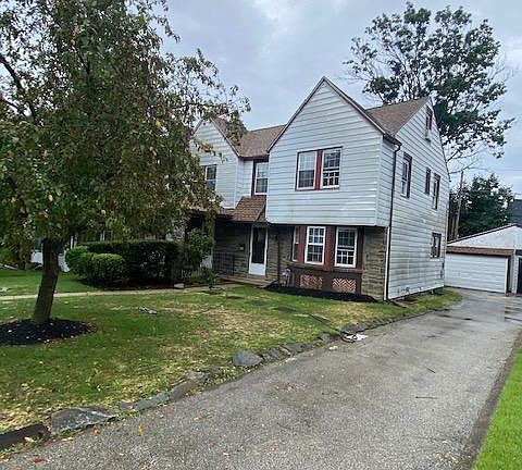 2nd image of 826 Blythe Ave