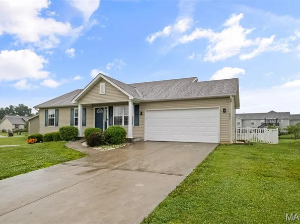 2231 Central Park Dr, Troy, MO 63379