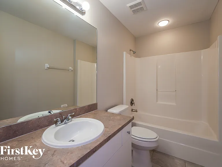 466 NE 1st Ave — Photo 13